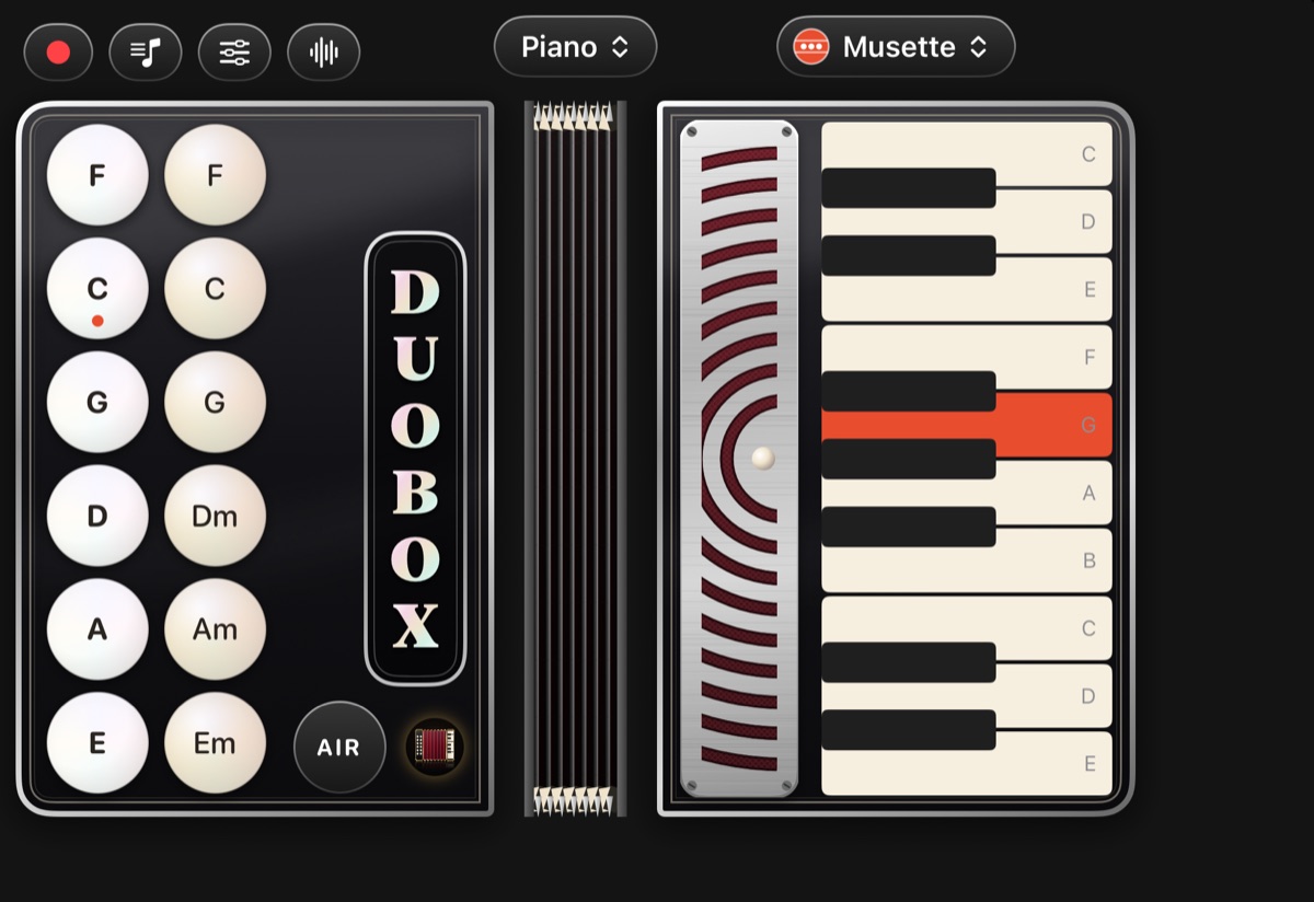 DuoBox on the iPhone Duo's cover display, with the same bass buttons, bellows and piano keys.